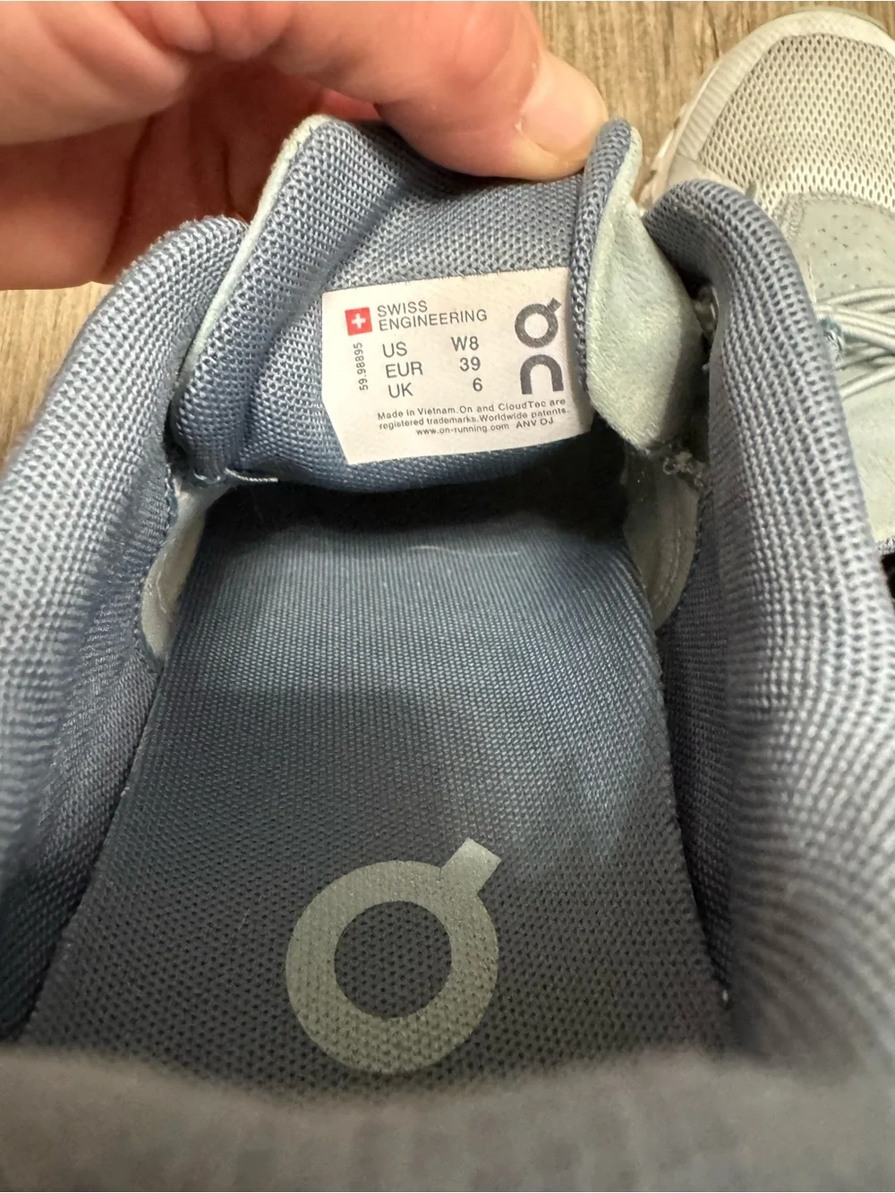OnCloud cloud 6 women’s size 8